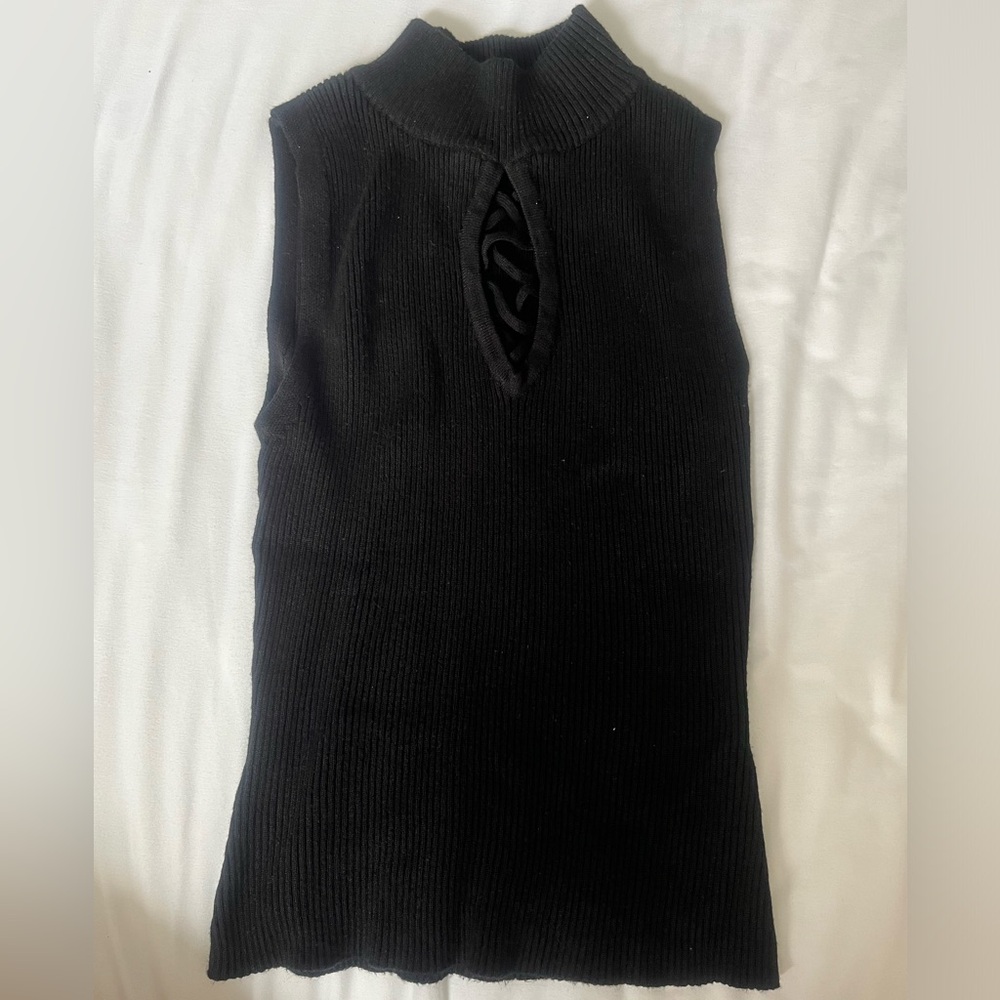 LIKE NEW! Turtle Neck Keyhole Top